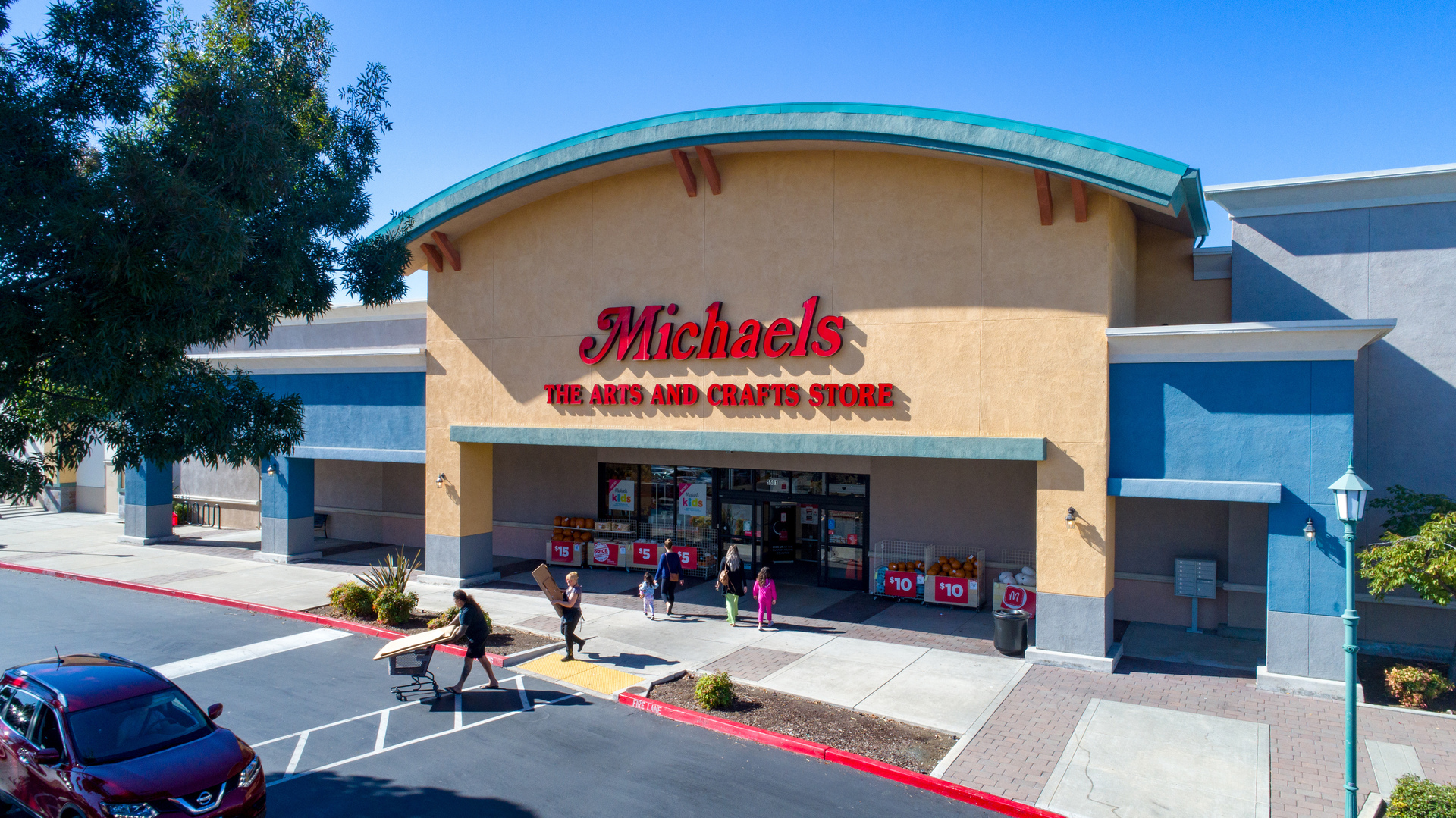 Lone Tree Plaza in Brentwood, California
